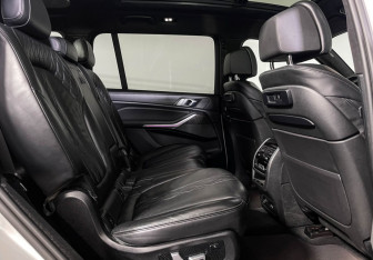 Подержанный автомобиль BMW X7 2021 года (14 фото)