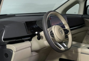 Подержанный автомобиль Voyah Dream 2025 года (13 фото)