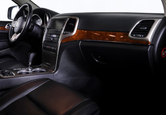Подержанный автомобиль Jeep Grand Cherokee 2012 года (10 фото)