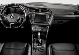 Подержанный автомобиль Volkswagen Tiguan 2017 года (13 фото)