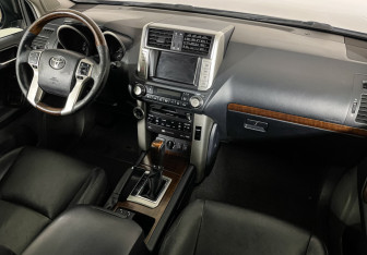 Подержанный автомобиль Toyota Land Cruiser Prado 2010 года (9 фото)