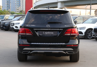 Подержанный автомобиль Mercedes-Benz GLE 2018 года (6 фото)