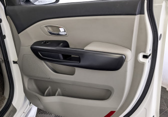 Подержанный автомобиль Kia Carnival 2019 года (25 фото)