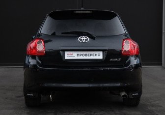 Подержанный автомобиль Toyota Auris Hatchback 2008 года (6 фото)