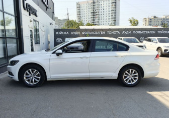 Подержанный автомобиль Volkswagen Passat Sedan 2016 года (8 фото)