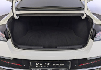 Подержанный автомобиль Hyundai Elantra Sedan 2023 года (10 фото)