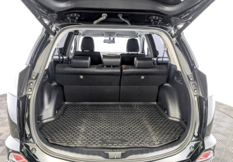 Подержанный автомобиль Toyota RAV4 2019 года (10 фото)