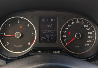 Подержанный автомобиль Volkswagen Amarok 2013 года (14 фото)