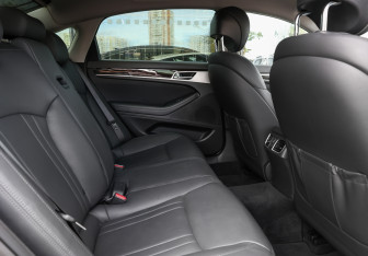 Подержанный автомобиль Genesis G80 2017 года (12 фото)