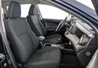 Подержанный автомобиль Toyota RAV4 2018 года (23 фото)