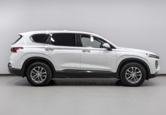 Подержанный автомобиль Hyundai Santa Fe 2019 года (4 фото)