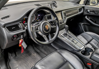 Подержанный автомобиль Porsche Macan 2015 года (16 фото)