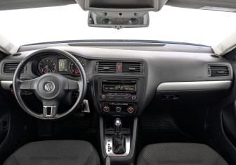 Подержанный автомобиль Volkswagen Jetta Sedan 2012 года (14 фото)