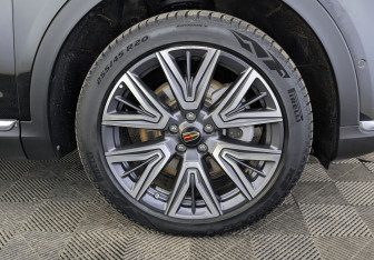 Подержанный автомобиль Hongqi HS5 2023 года (12 фото)