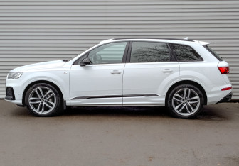 Подержанный автомобиль Audi Q7 2021 года (8 фото)