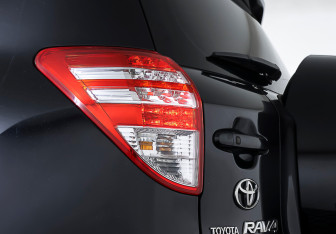 Подержанный автомобиль Toyota RAV4 2011 года (23 фото)