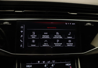 Подержанный автомобиль Audi Q8 2019 года (18 фото)
