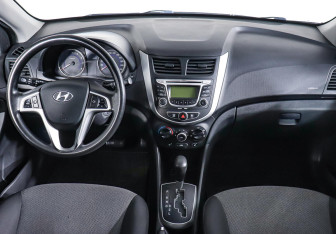 Подержанный автомобиль Hyundai Solaris Hatchback 2012 года (8 фото)