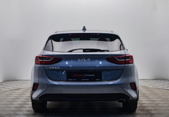 Подержанный автомобиль Kia Ceed Hatchback 2021 года (4 фото)