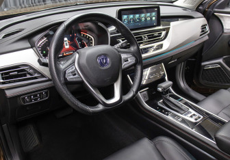 Подержанный автомобиль Changan CS75 2020 года (16 фото)