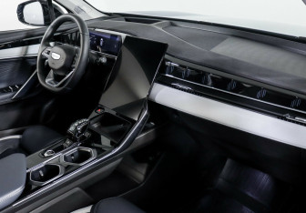 Подержанный автомобиль Geely Atlas 2024 года (9 фото)