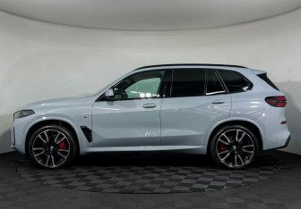 Подержанный автомобиль BMW X5 2025 года (5 фото)