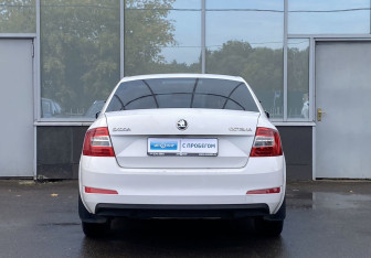 Подержанный автомобиль Skoda Octavia Liftback 2014 года (6 фото)