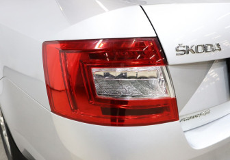 Подержанный автомобиль Skoda Octavia Liftback 2016 года (22 фото)