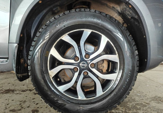 Подержанный автомобиль Nissan Terrano 2014 года (15 фото)