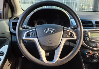 Подержанный автомобиль Hyundai Solaris Hatchback 2013 года (15 фото)