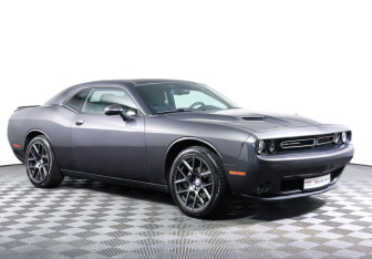 Подержанный автомобиль Dodge Challenger 2019 года (3 фото)