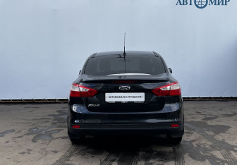 Подержанный автомобиль Ford Focus Sedan 2013 года (6 фото)