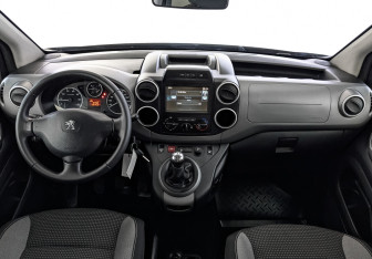 Подержанный автомобиль Peugeot Partner 2017 года (14 фото)