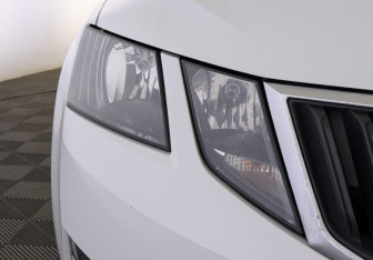 Подержанный автомобиль Skoda Octavia Liftback 2018 года (11 фото)