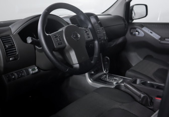 Подержанный автомобиль Nissan Pathfinder 2011 года (14 фото)
