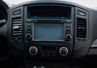 Подержанный автомобиль Mitsubishi Pajero 2012 года (14 фото)
