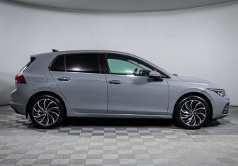 Подержанный автомобиль Volkswagen Golf Hatchback 2020 года (4 фото)