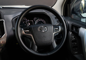 Подержанный автомобиль Toyota Land Cruiser Prado 2018 года (11 фото)