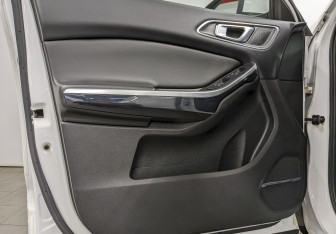 Подержанный автомобиль Chery Tiggo 4 2019 года (11 фото)