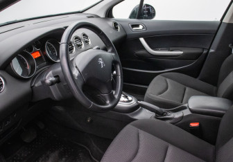 Подержанный автомобиль Peugeot 408 2013 года (10 фото)