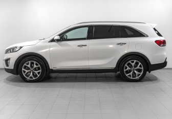 Подержанный автомобиль Kia Sorento 2017 года (8 фото)