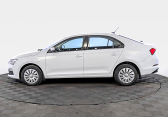 Подержанный автомобиль Skoda Rapid Liftback 2022 года (8 фото)