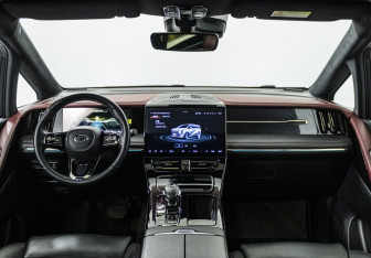 Подержанный автомобиль GAC M8 2023 года (11 фото)