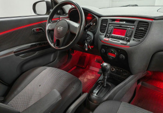 Подержанный автомобиль Kia Rio Hatchback 2009 года (10 фото)