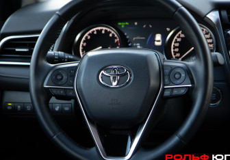 Подержанный автомобиль Toyota Camry Sedan 2018 года (13 фото)