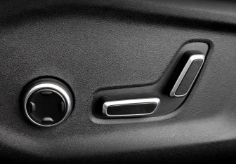 Подержанный автомобиль Geely Monjaro 2023 года (21 фото)