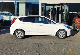 Подержанный автомобиль Hyundai Solaris Hatchback 2015 года (4 фото)