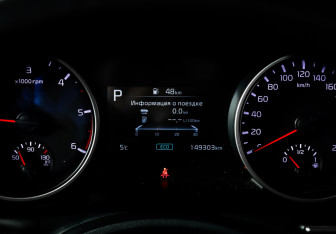 Подержанный автомобиль Kia Carnival 2021 года (11 фото)