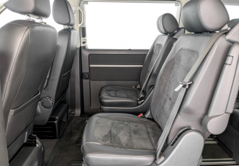 Подержанный автомобиль Volkswagen Multivan 2019 года (12 фото)