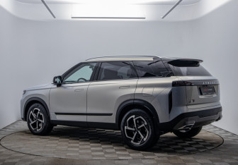 Подержанный автомобиль Jaecoo J7 2024 года (7 фото)